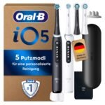 Oral-B iO Series 5 Plus Edition Elektrische Zahnbürsten im Doppelpack, Schwarz und Weiß, mit 5 Putzmodi, 4 Aufsteckbürsten und Reise-Etui